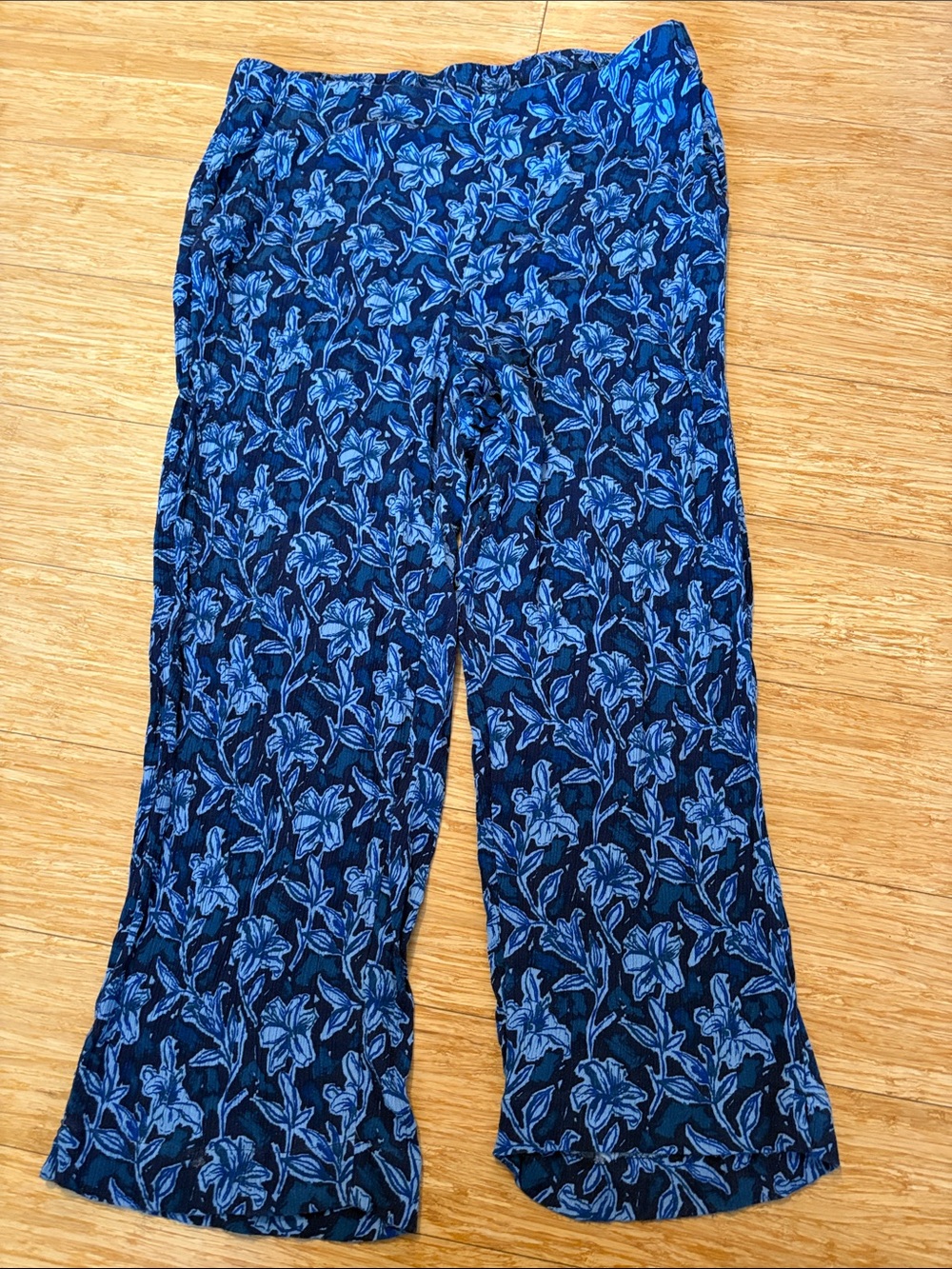 Chico's Blue Floral Wide Leg Crop Pants Size 2 Medium Large lightweight resort